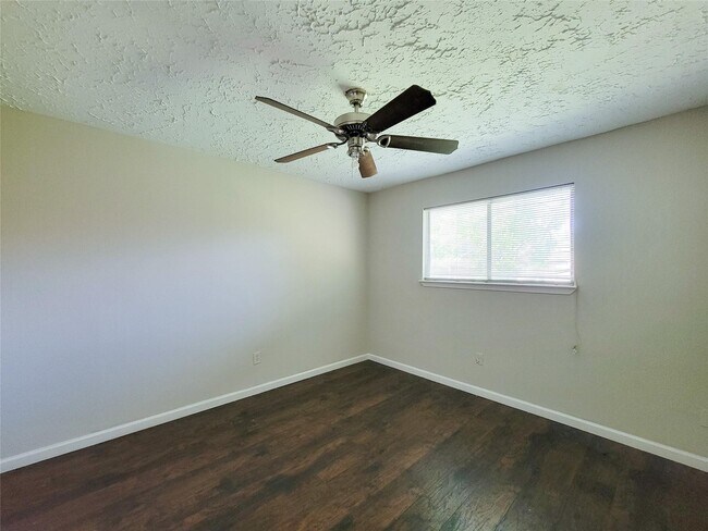 Foto del edificio - 9415 Beckford Dr