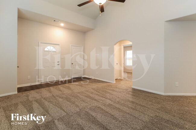 Building Photo - 25621 Roy Rogers Rd