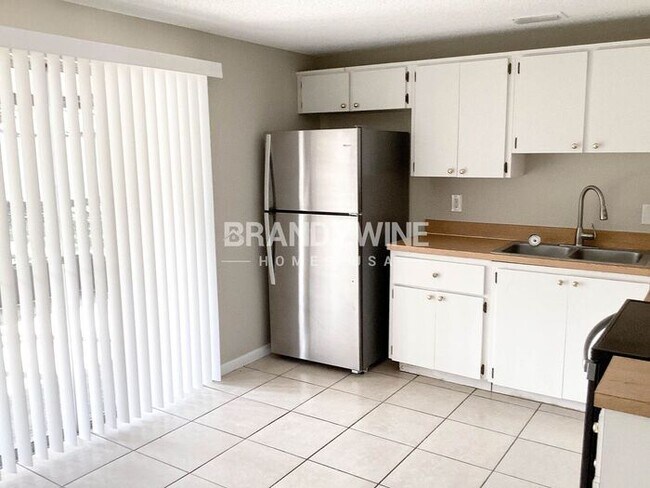 Building Photo - Lovely 3BR ready for immediate move in! Be...