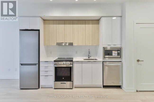 Building Photo - 5105 Hurontario St