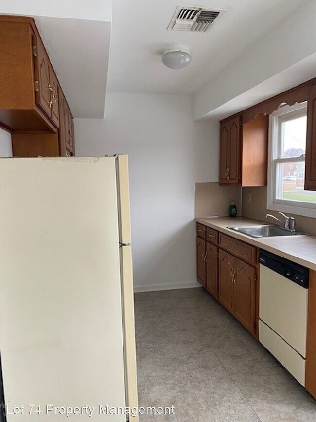 Building Photo - 1 br, 1 bath House - 51-1 W. Water St.