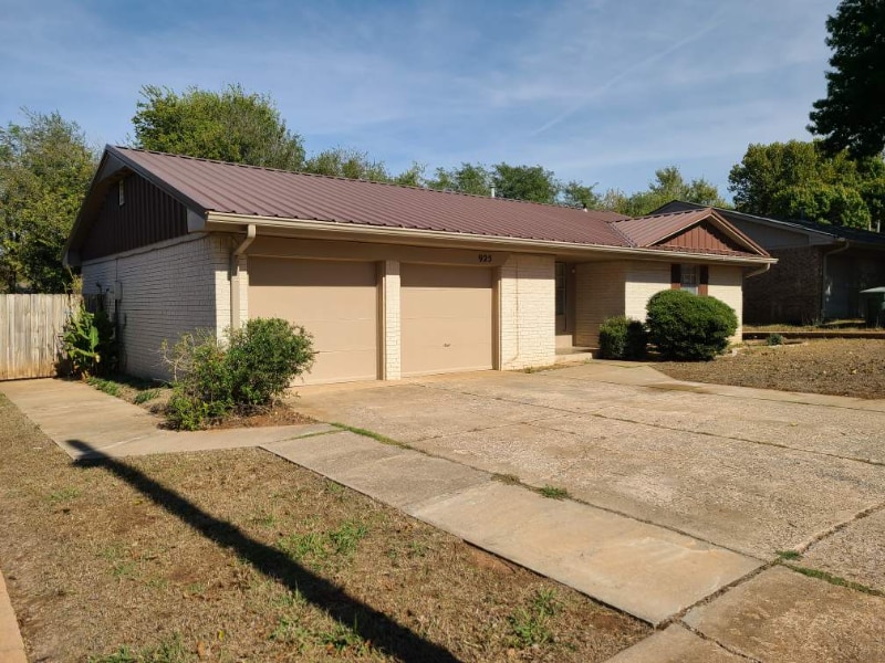 Photo - 925 Crown Dr (Edmond, OK)