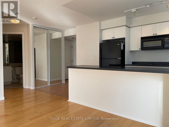 Building Photo - 18 Stafford St