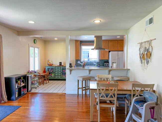Building Photo - 4 Bedroom 2 Bath House for Rent In Whittier