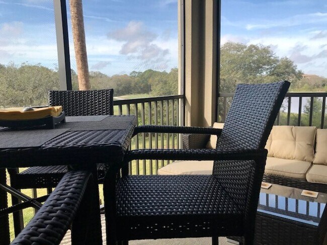 Foto del edificio - 2/2/ CONDO AVAILABLE NOV, DEC,@ THE  LAKEW...