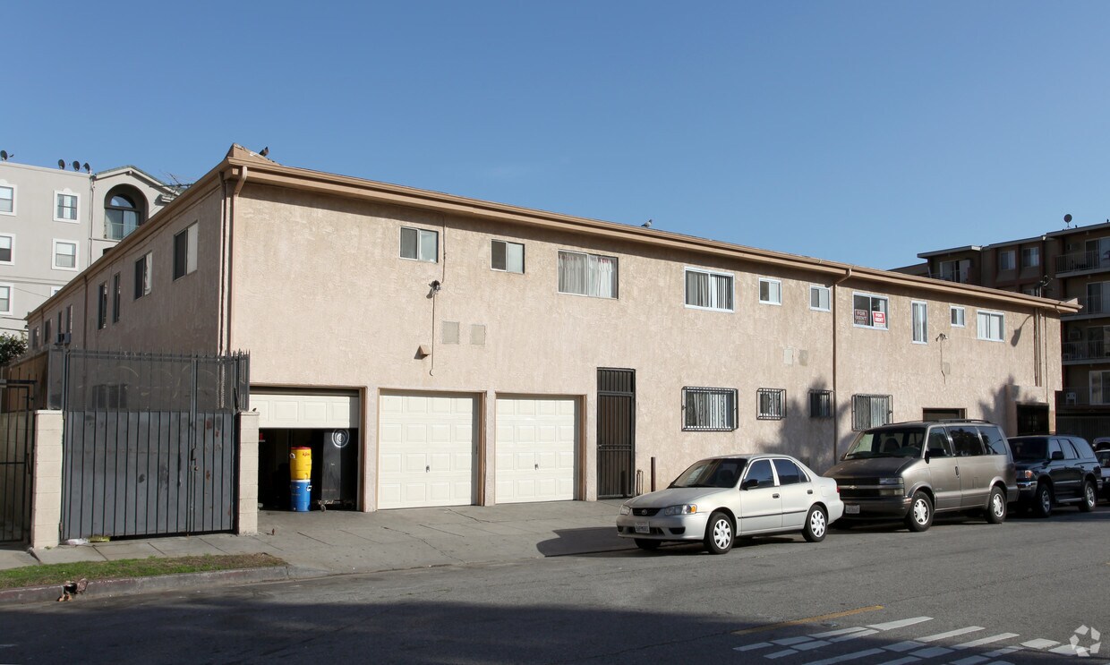 Building Photo - 737 W 5th St