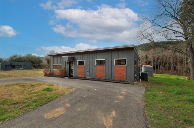 Building Photo - 7001 Ranch to Market 2222