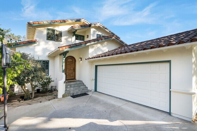 Building Photo - Gorgeous Home - Great Location!