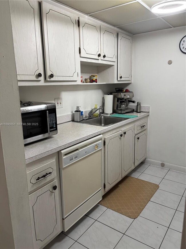 Foto del edificio - 14501 N Kendall Dr