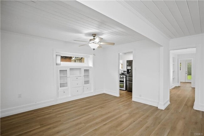 Building Photo - 3 Bedroom, 1 Bathroom Home – Ideal for Stu...