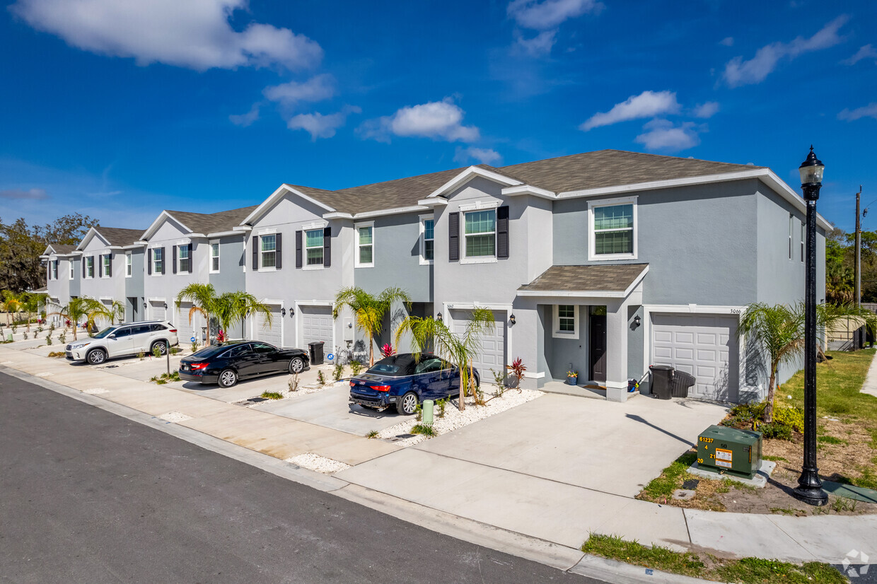 Primary Photo - Kensington Place Townhomes