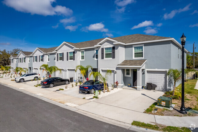 Building Photo - Kensington Place Townhomes