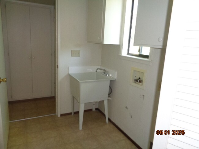 Building Photo - VA6116MR