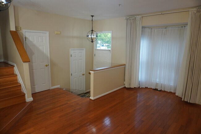 Foto del edificio - 8381 Township Dr
