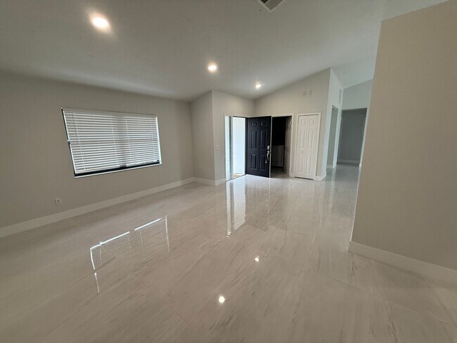 Foto del edificio - 3/2 plus office-Windermere Home