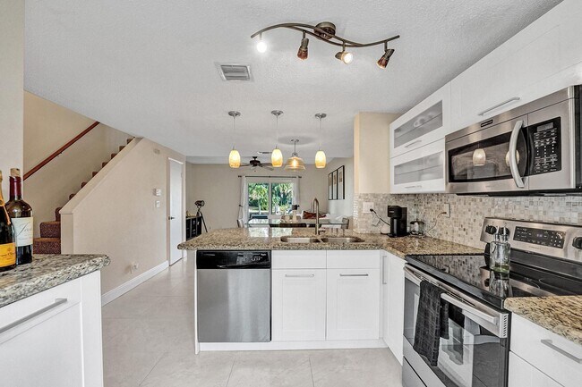 Foto del edificio - 2571 NE 15th St