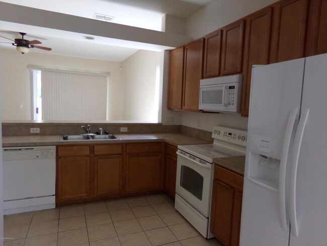 Building Photo - 3843 Westridge Dr