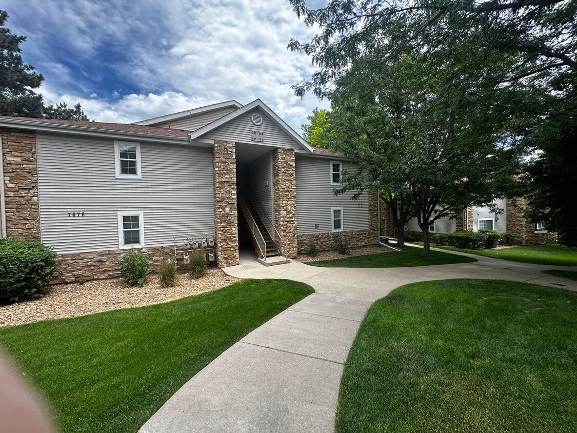 Primary Photo - Arvada 2-bedroom 2-bathroom Available Imme...