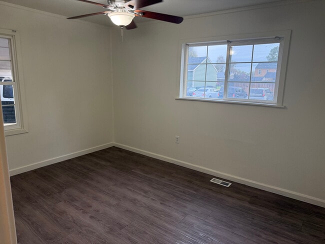 Foto del edificio - 1425 Farrell Ln