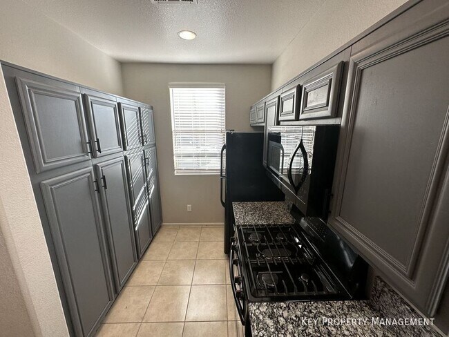 Foto del edificio - 5265 Pendergrass St