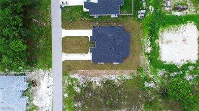 Building Photo - 873 Duplex St E