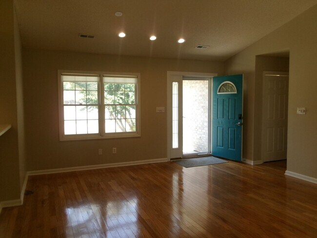Foto del edificio - 2 bedroom,2 bath home in Meadowoods commun...