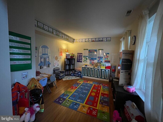 Building Photo - 22120 Victoria Cir