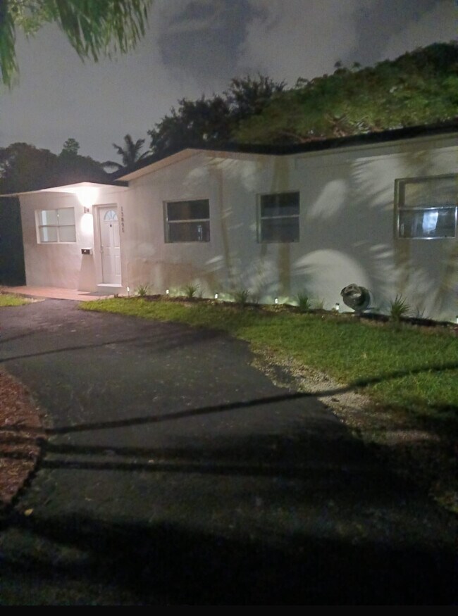 Foto del edificio - 13895 NW 5th Ct