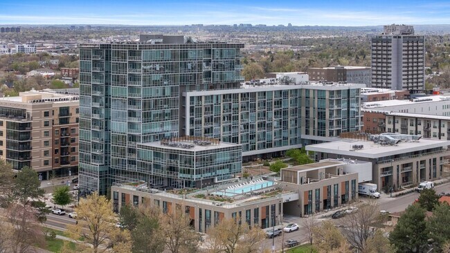 Foto del edificio - Resort Style Living at Sloan's Lakehouse +...