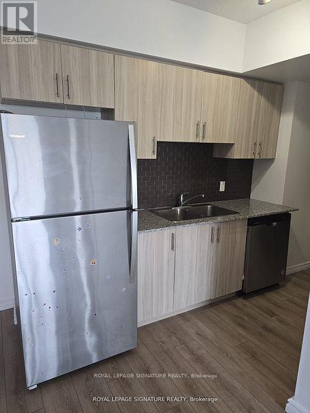 Building Photo - 275 Larch St