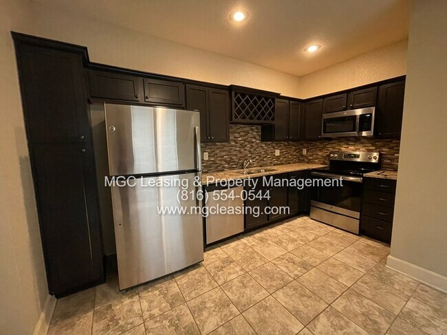 Foto del edificio - Eagle Creek Townhomes — Freshly Updated & Move-In Ready