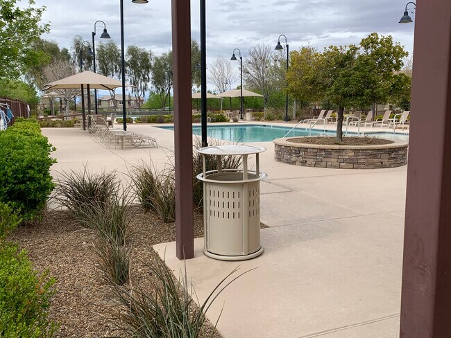 Foto del edificio - 1881 W Alexander Rd