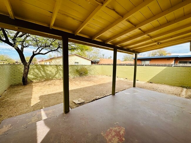 Foto del edificio - Rare Find 2/1 House IN DESIRED CENTRAL ARE...