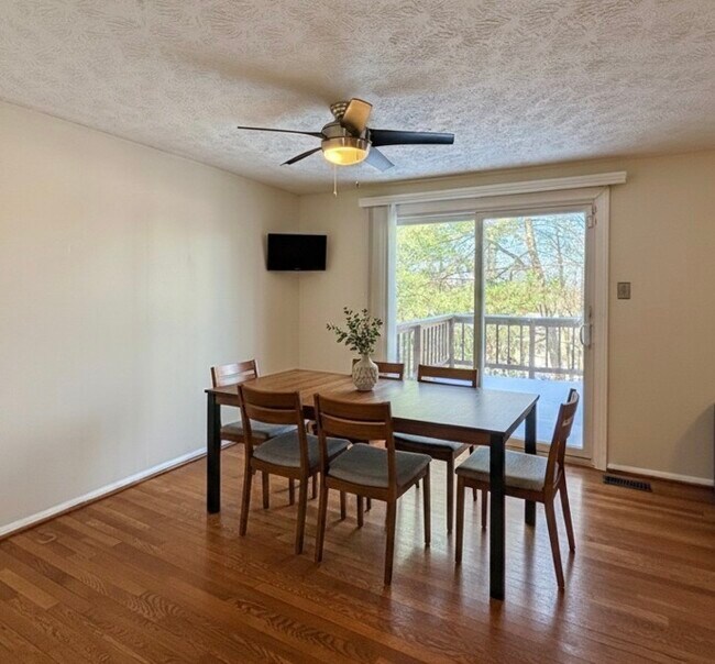 Foto del edificio - 8152 Mandan Terrace