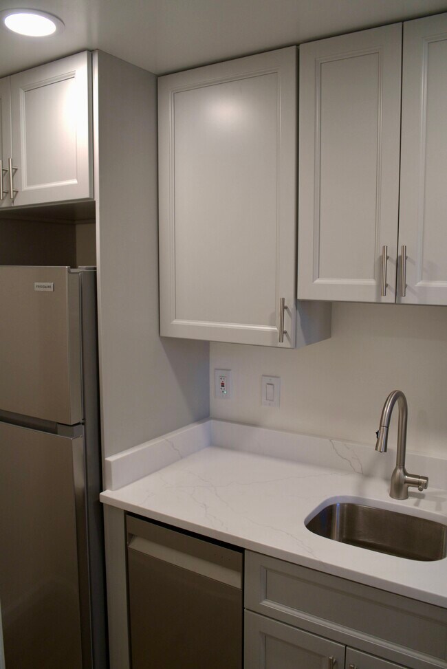 Foto del edificio - 1728 N Rhodes St
