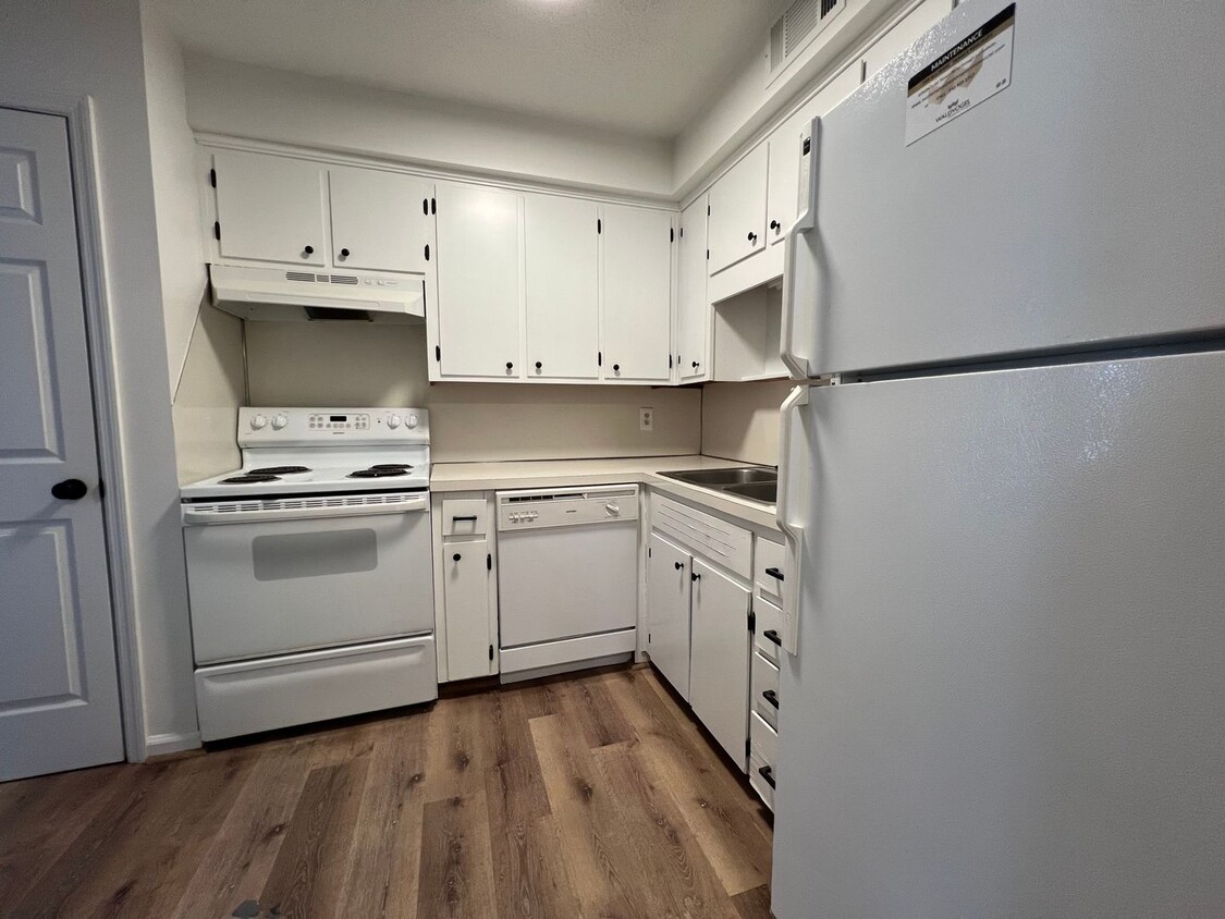 Foto del edificio - Oak Grove Village Apartments- Close to Lew...