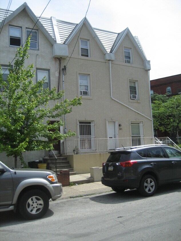 Primary Photo - 3611 Warren St