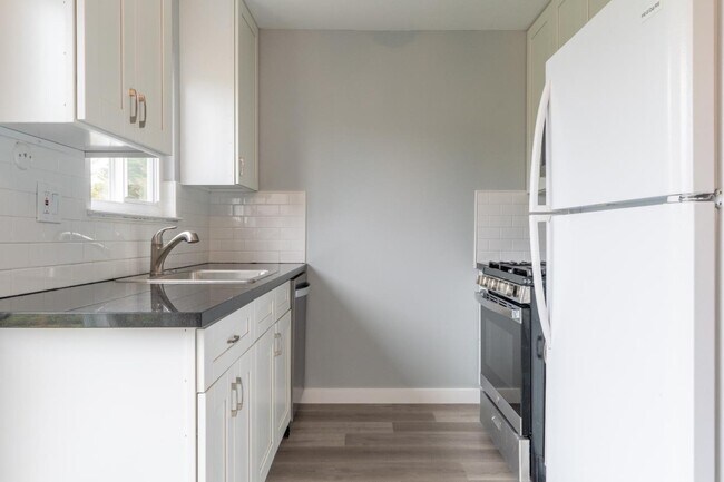 Building Photo - 1344 Adobe Dr