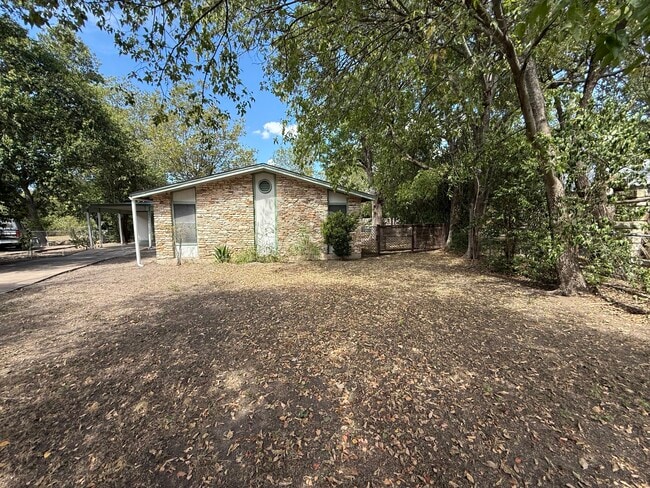 Building Photo - 3202 Locke Ln
