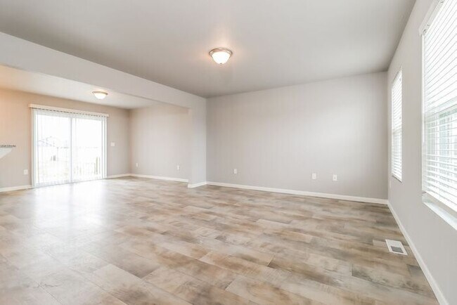 Foto del edificio - Apply by March 20th and take advantage of $500 off your move-in cost. Don’t miss this limited-tim...