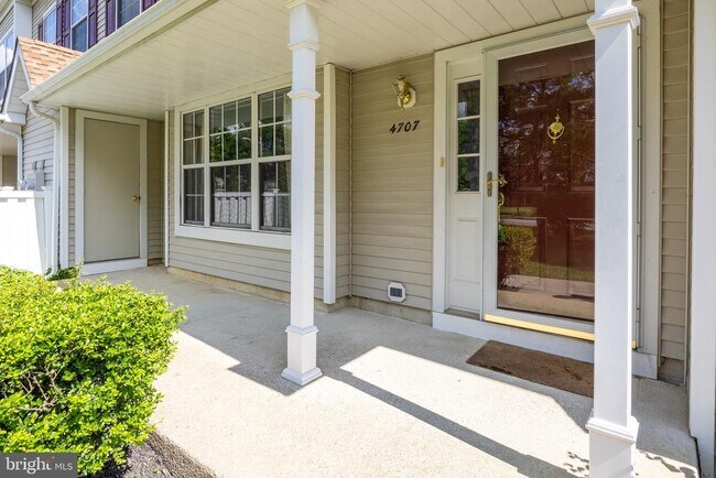 Foto del edificio - 4707 Aberdeen Ln