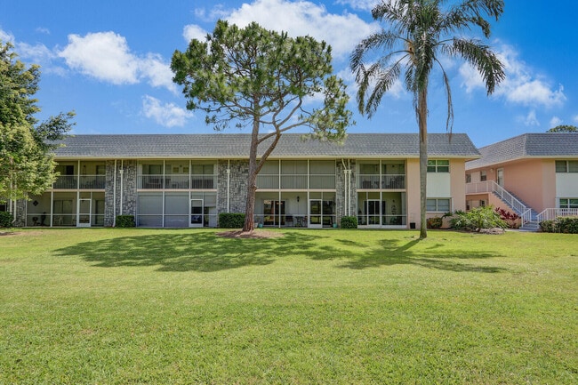 Building Photo - 18081 SE Country Club Dr