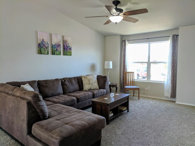 Building Photo - 233 Lupine Dr