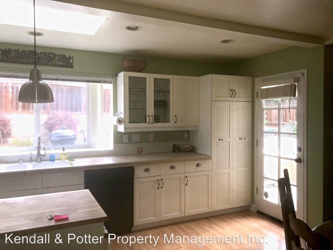 Building Photo - 3 br, 2.5 bath House - 417 Clubhouse Dr