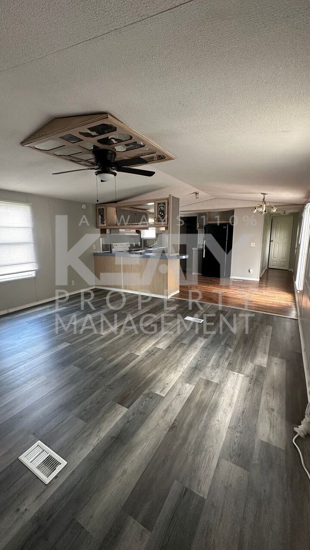 Foto del edificio - 3 bedroom Mobile Home Now Available!