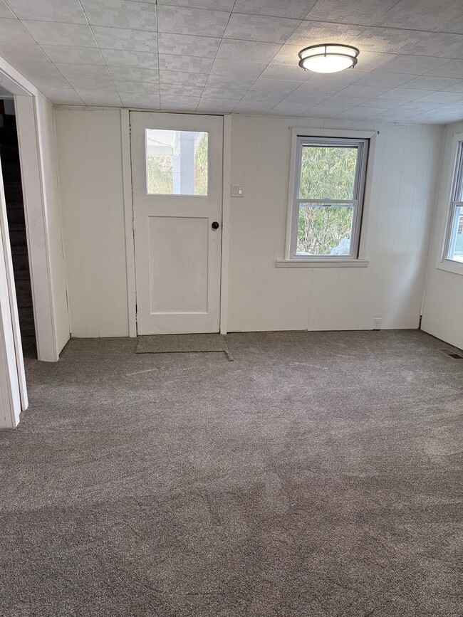 Building Photo - 157 S Laurel St