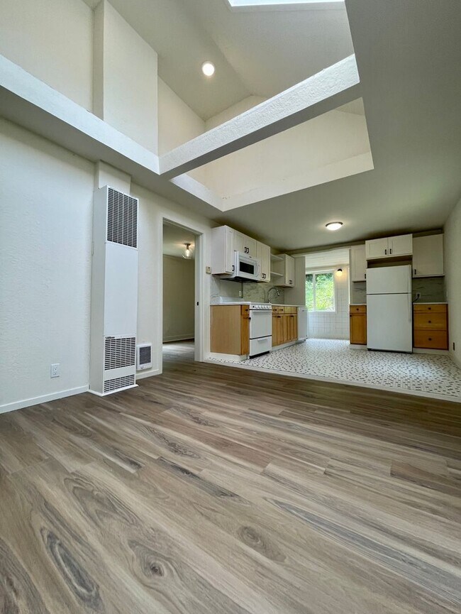 Foto del edificio - Remodeled Beauty in Woods Setting with Riv...