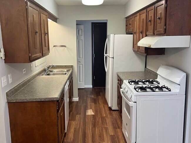 Building Photo - 1443 Carriage Ln