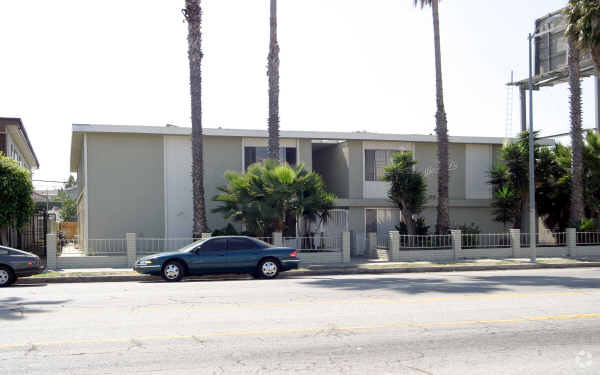 Primary Photo - West Lo Apts