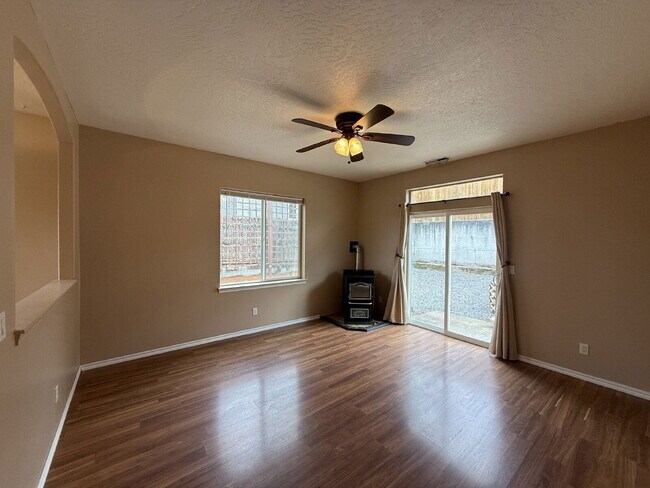 Building Photo - 1631 S 59th St